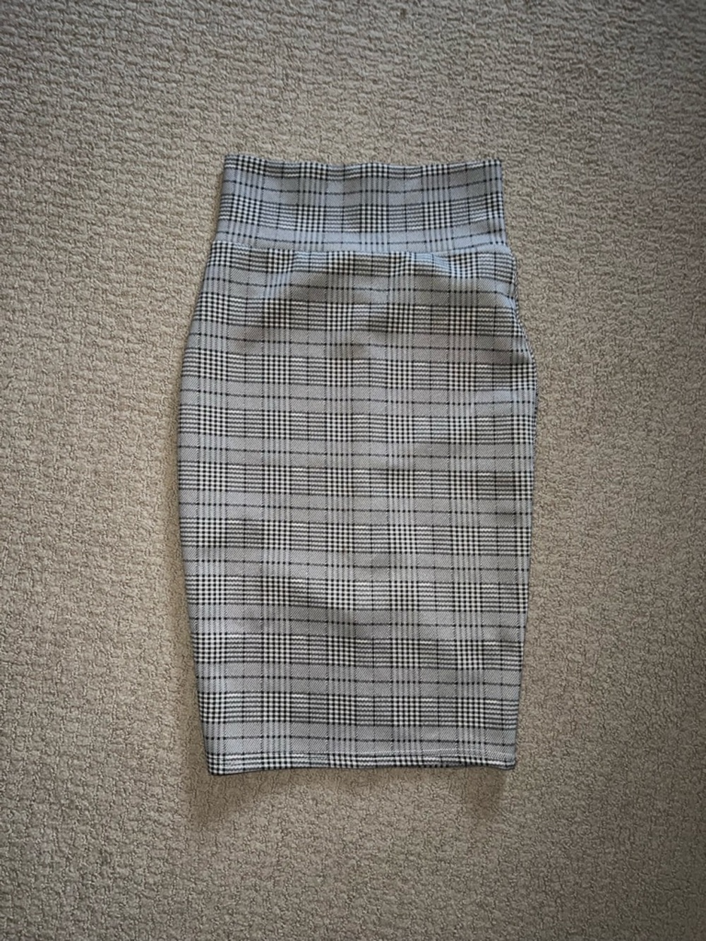 High-Waist Plaid Pencil Skirt - Black & White